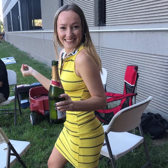 Meet your Posher, Kinzy - Picture 2 of 4